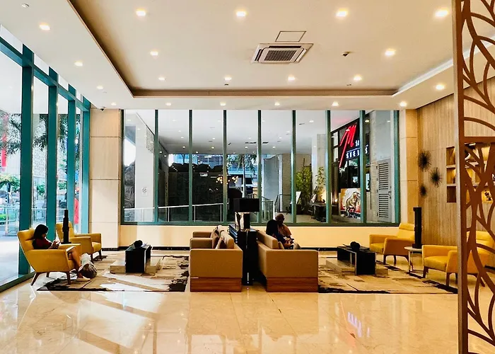 Free Welcome Breakfast, Bgc 1br, 300mbps Fiber, Steps To Mitsukoshi & Uptown, 15j Apartment *