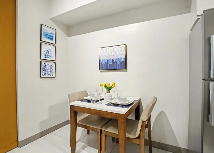 Apartment Free Welcome Breakfast, Bgc 1br, 300mbps Fiber, Steps To Mitsukoshi & Uptown, 15j *