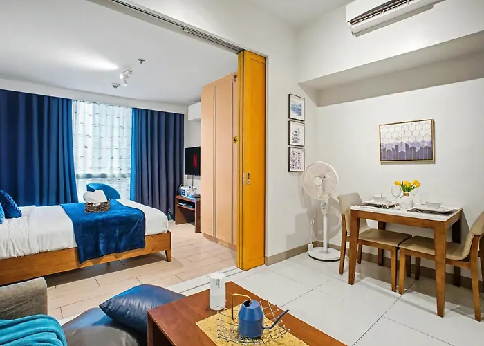 Free Welcome Breakfast, Bgc 1br, 300mbps Fiber, Steps To Mitsukoshi & Uptown, 15j Manila