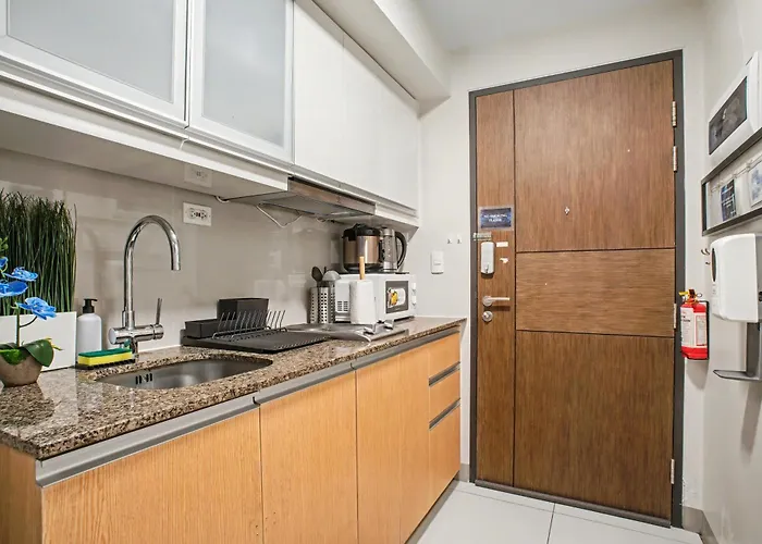 Free Welcome Breakfast, Bgc 1br, 300mbps Fiber, Steps To Mitsukoshi & Uptown, 15j