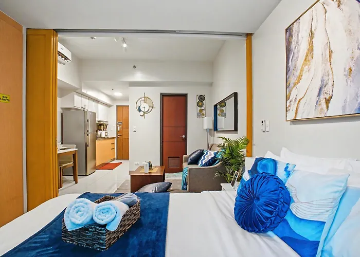 Free Welcome Breakfast, Bgc 1br, 300mbps Fiber, Steps To Mitsukoshi & Uptown, 15j *
