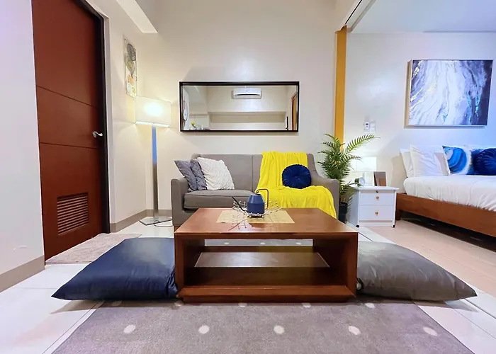Free Welcome Breakfast, Bgc 1br, 300mbps Fiber, Steps To Mitsukoshi & Uptown, 15j Apartment *