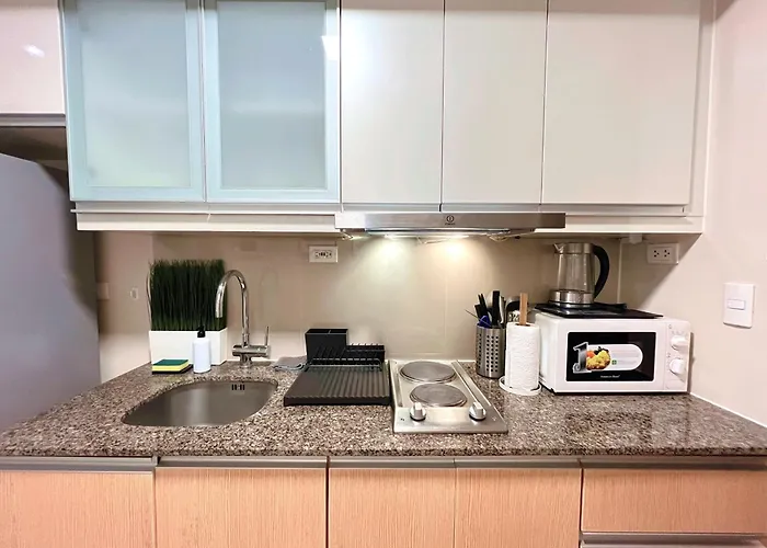 Free Welcome Breakfast, Bgc 1br, 300mbps Fiber, Steps To Mitsukoshi & Uptown, 15j Apartment